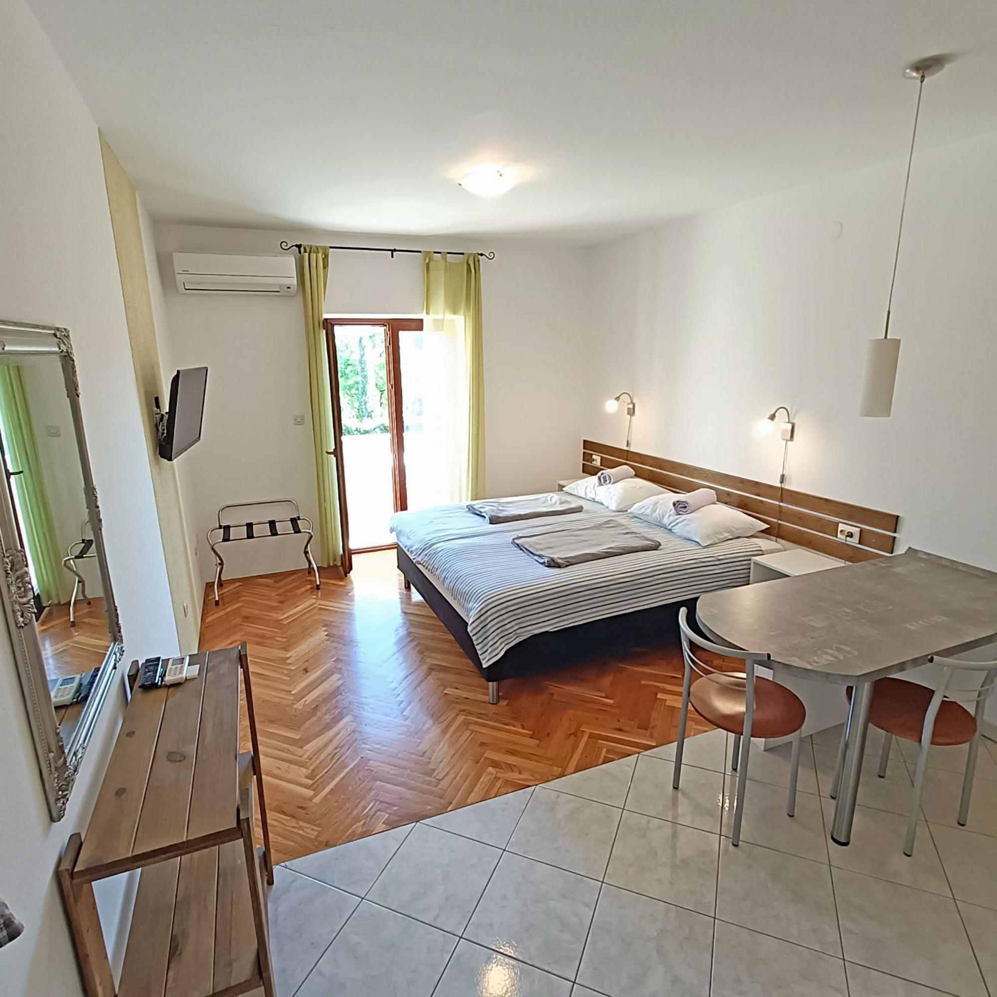 Paklenica Sport Apartments Стариград-Пакленица Экстерьер фото